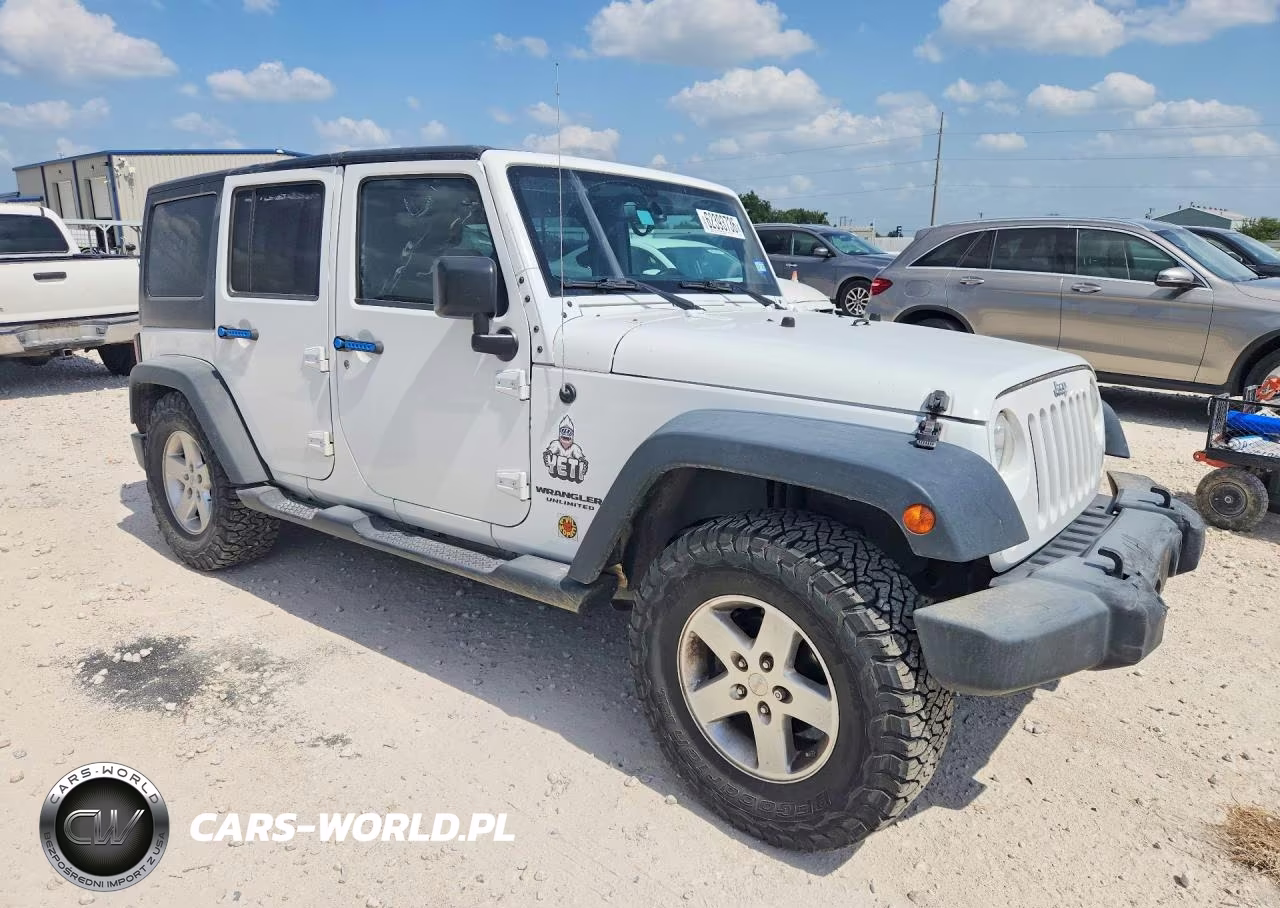2015 Jeep Wrangler Unlimited Sport VIN:1C4BJWDG1FL637521 - 4
