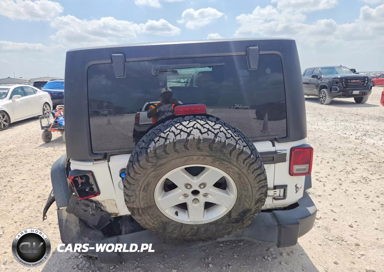 2015 Jeep Wrangler Unlimited Sport VIN:1C4BJWDG1FL637521 - 6