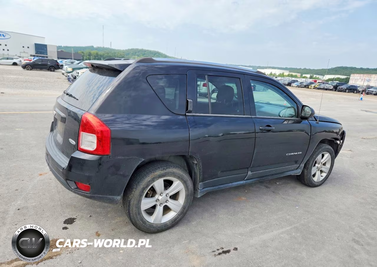 2013 Jeep Compass Latitude VIN:1C4NJDEB3DD237150 - 3