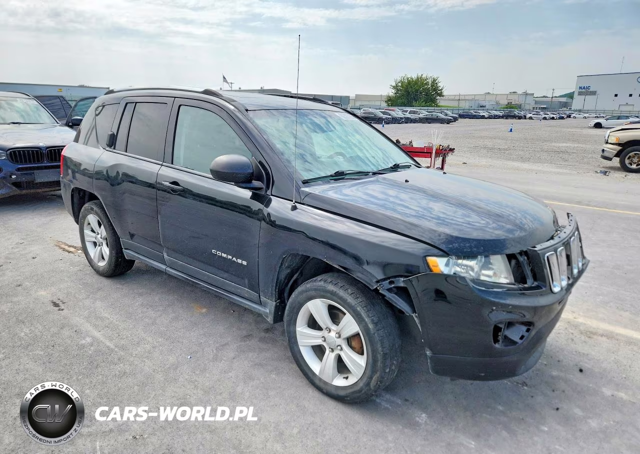 2013 Jeep Compass Latitude VIN:1C4NJDEB3DD237150 - 4