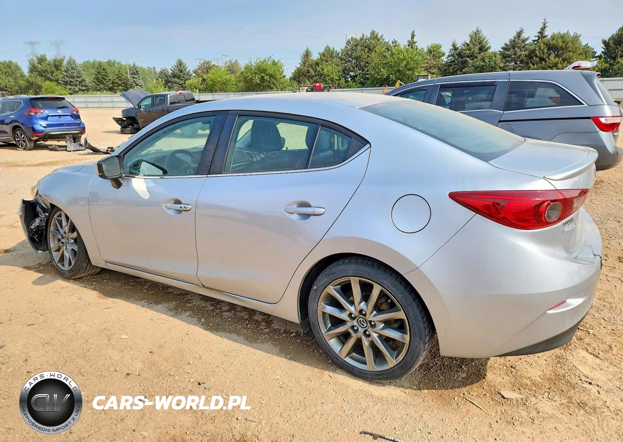 2018 Mazda 3 Touring VIN:3MZBN1V36JM209810 - 2