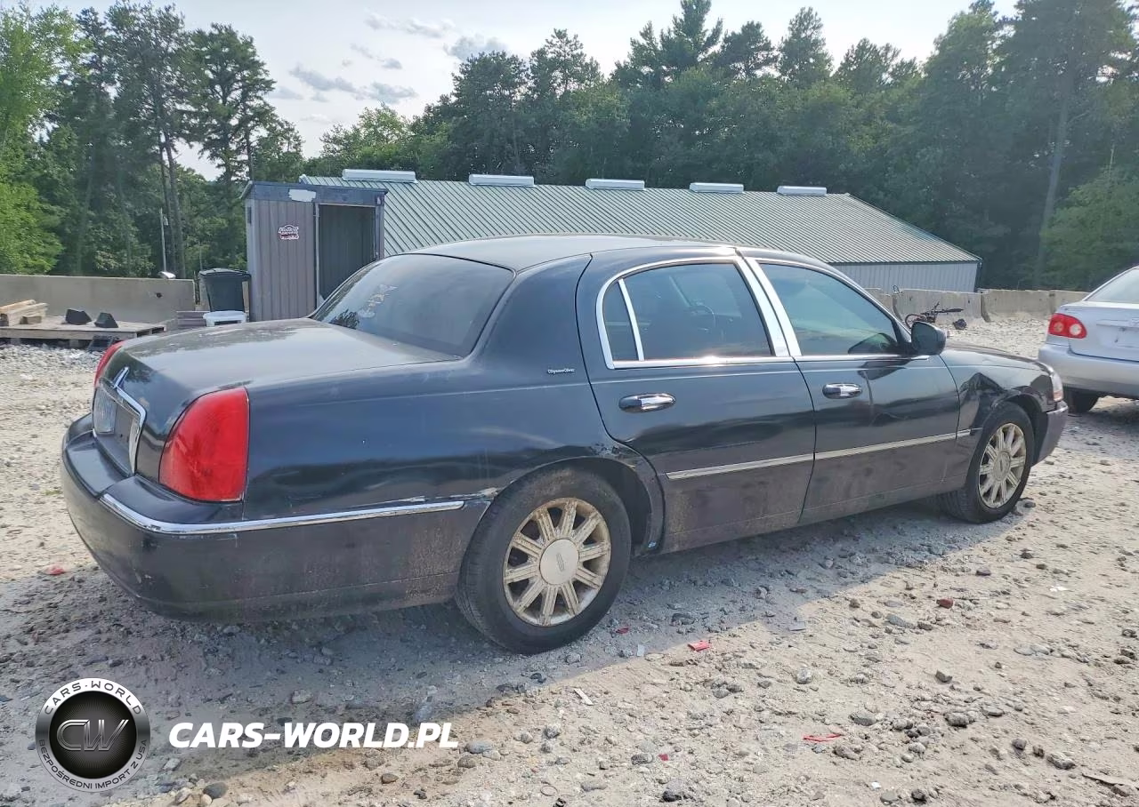 2007 Lincoln Town Car Signature Limited VIN:1LNHM82W37Y634515 - 3