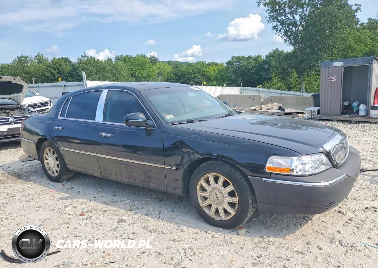 2007 Lincoln Town Car Signature Limited VIN:1LNHM82W37Y634515 - 4