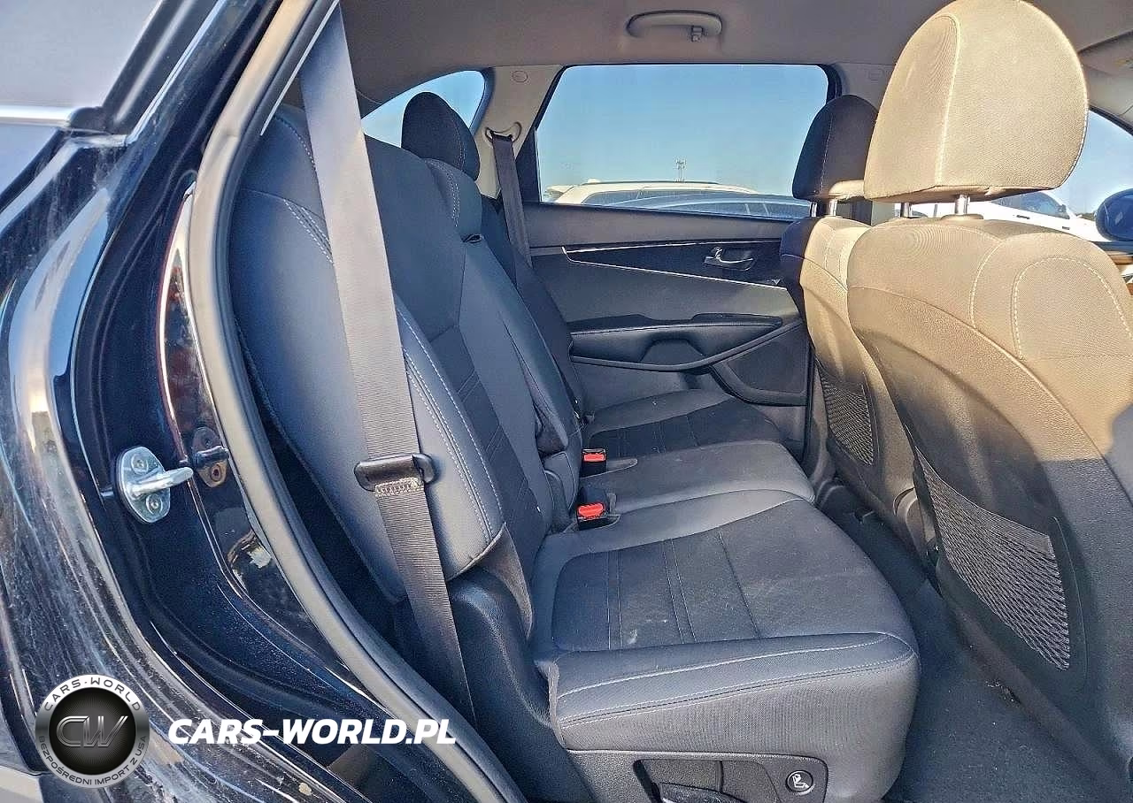 2020 Kia Sorento S VIN:5XYPGDA57LG693854 - 10