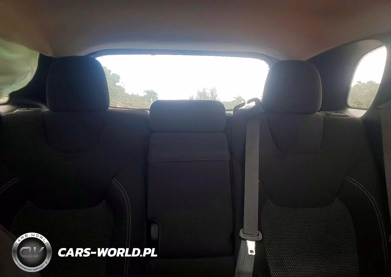 2019 Jeep Cherokee Latitude VIN:1C4PJLCBXKD160358 - 10