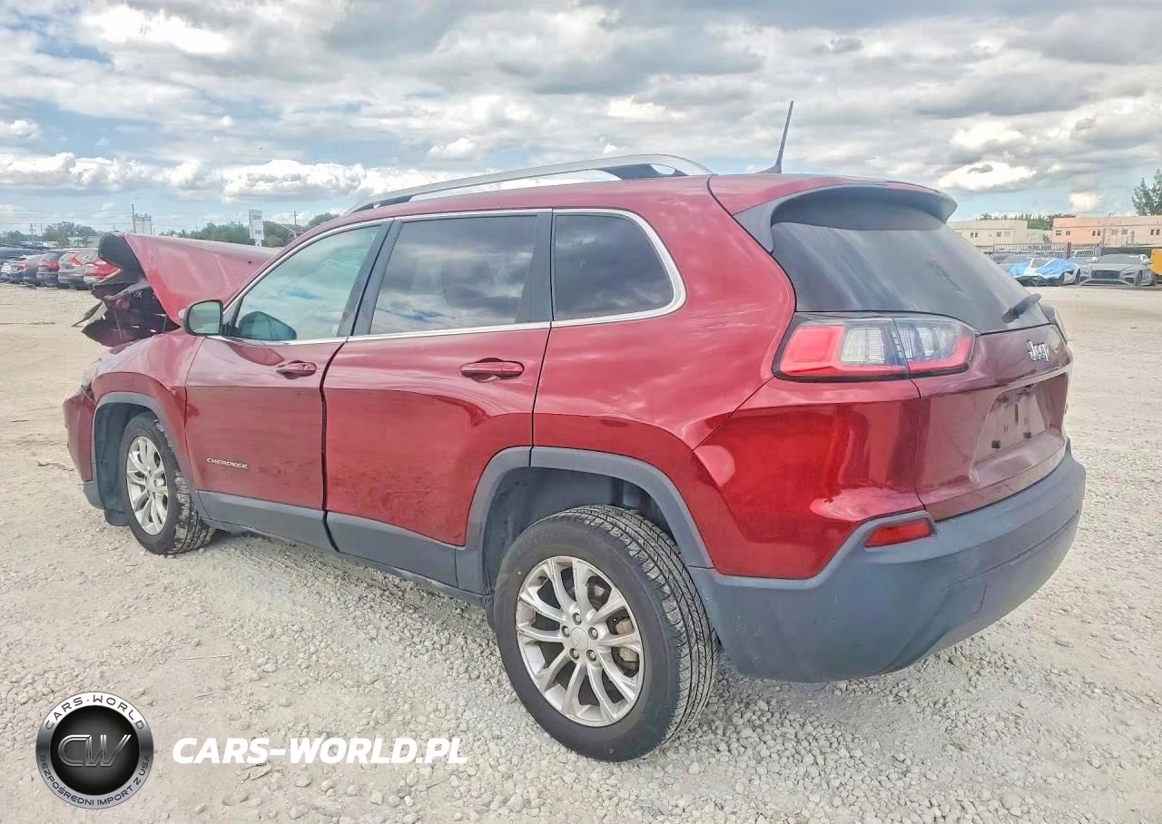 2019 Jeep Cherokee Latitude VIN:1C4PJLCBXKD160358 - 2