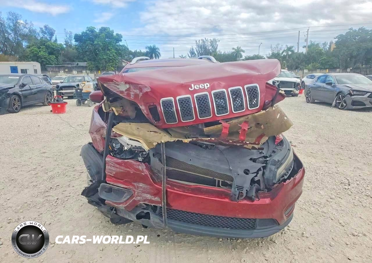 2019 Jeep Cherokee Latitude VIN:1C4PJLCBXKD160358 - 5