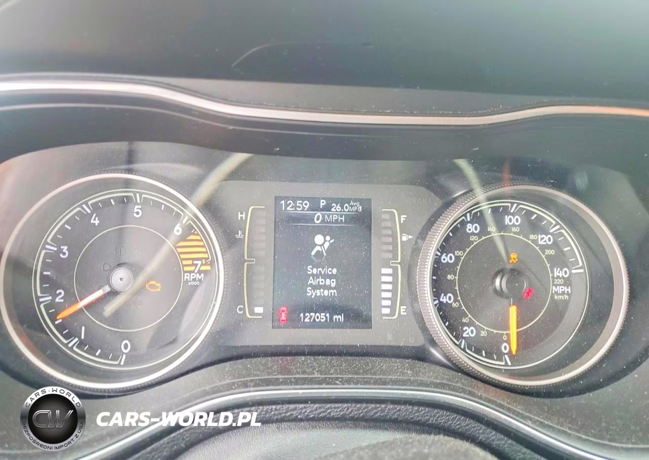 2019 Jeep Cherokee Latitude VIN:1C4PJLCBXKD160358 - 9