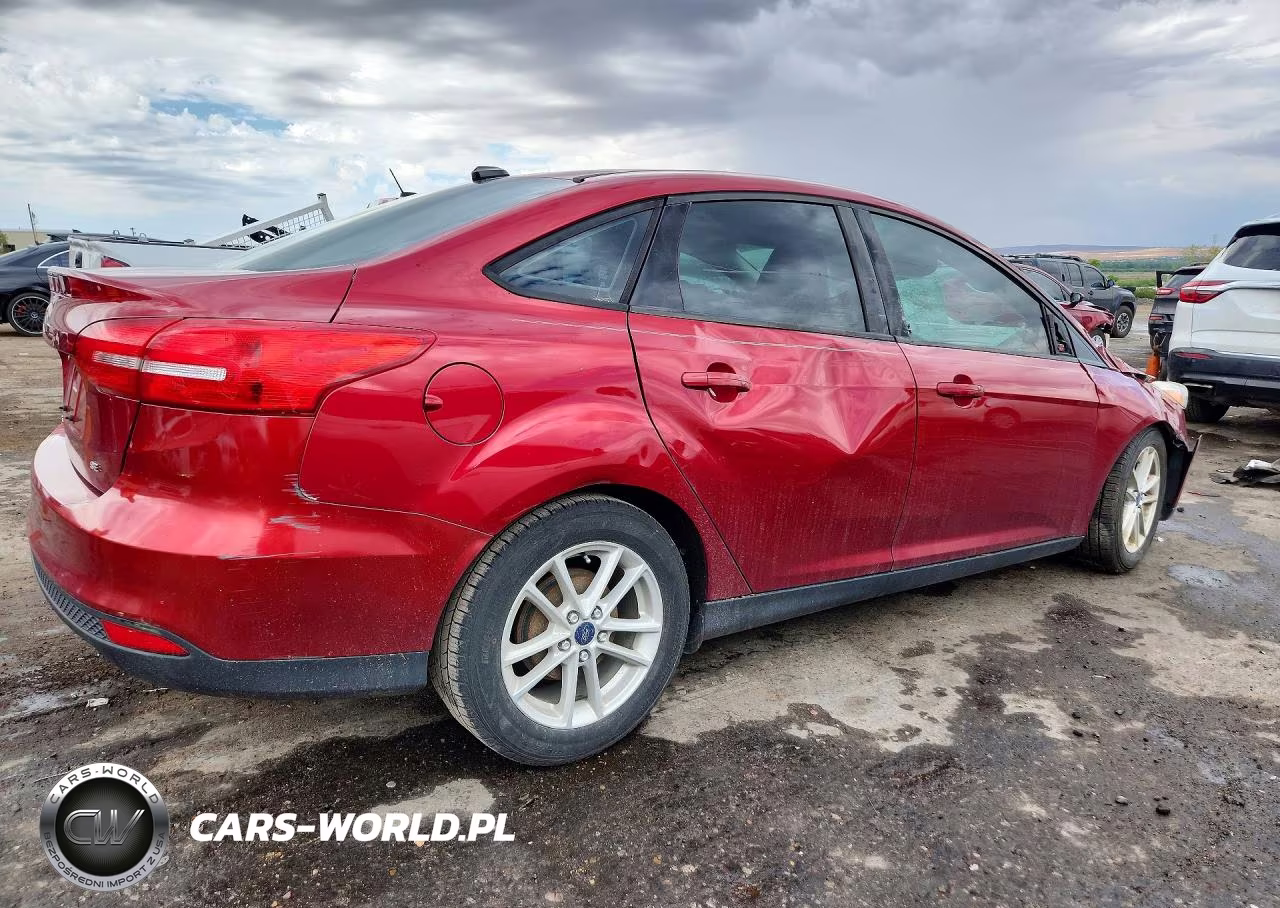 2017 Ford Focus Se VIN:1FADP3F2XHL258341 - 3