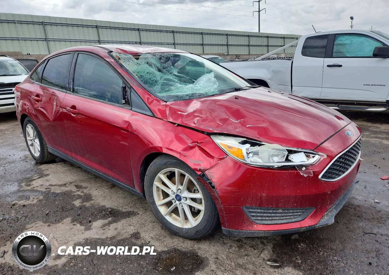 2017 Ford Focus Se VIN:1FADP3F2XHL258341 - 4