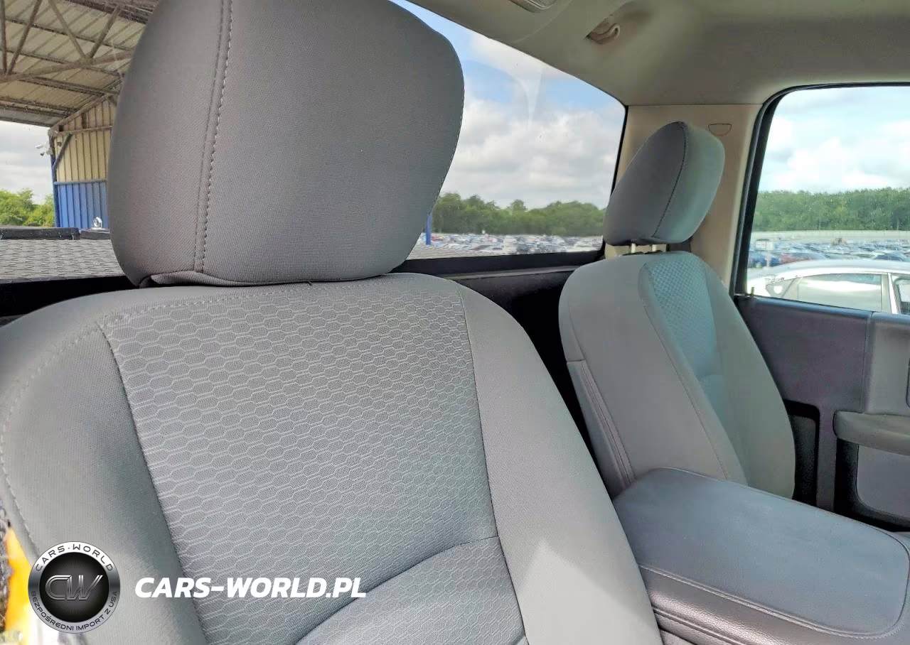 2019 Ram 1500 Classic Tradesman VIN:3C6JR6AGXKG511293 - 10