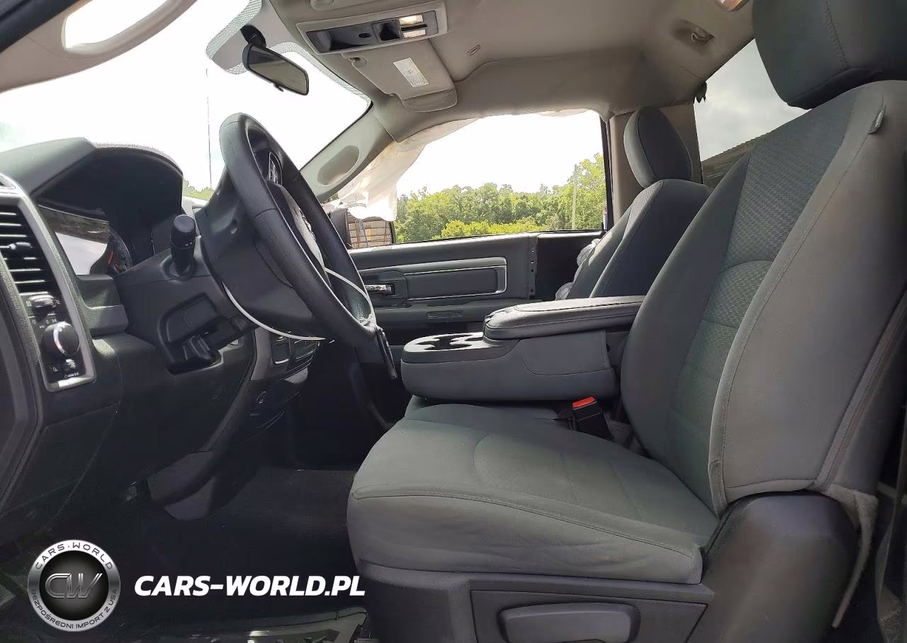 2019 Ram 1500 Classic Tradesman VIN:3C6JR6AGXKG511293 - 7