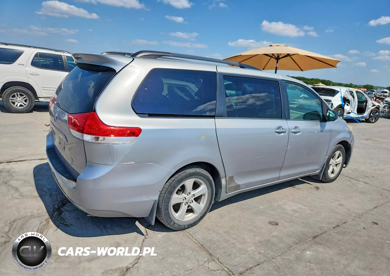 2011 Toyota Sienna Le VIN:5TDKK3DC7BS022750 - 3