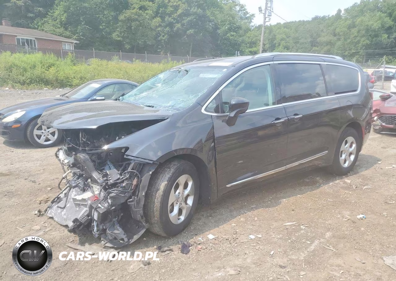 2017 Chrysler Pacifica Touring L Plus – zdjęcie 1 z 13