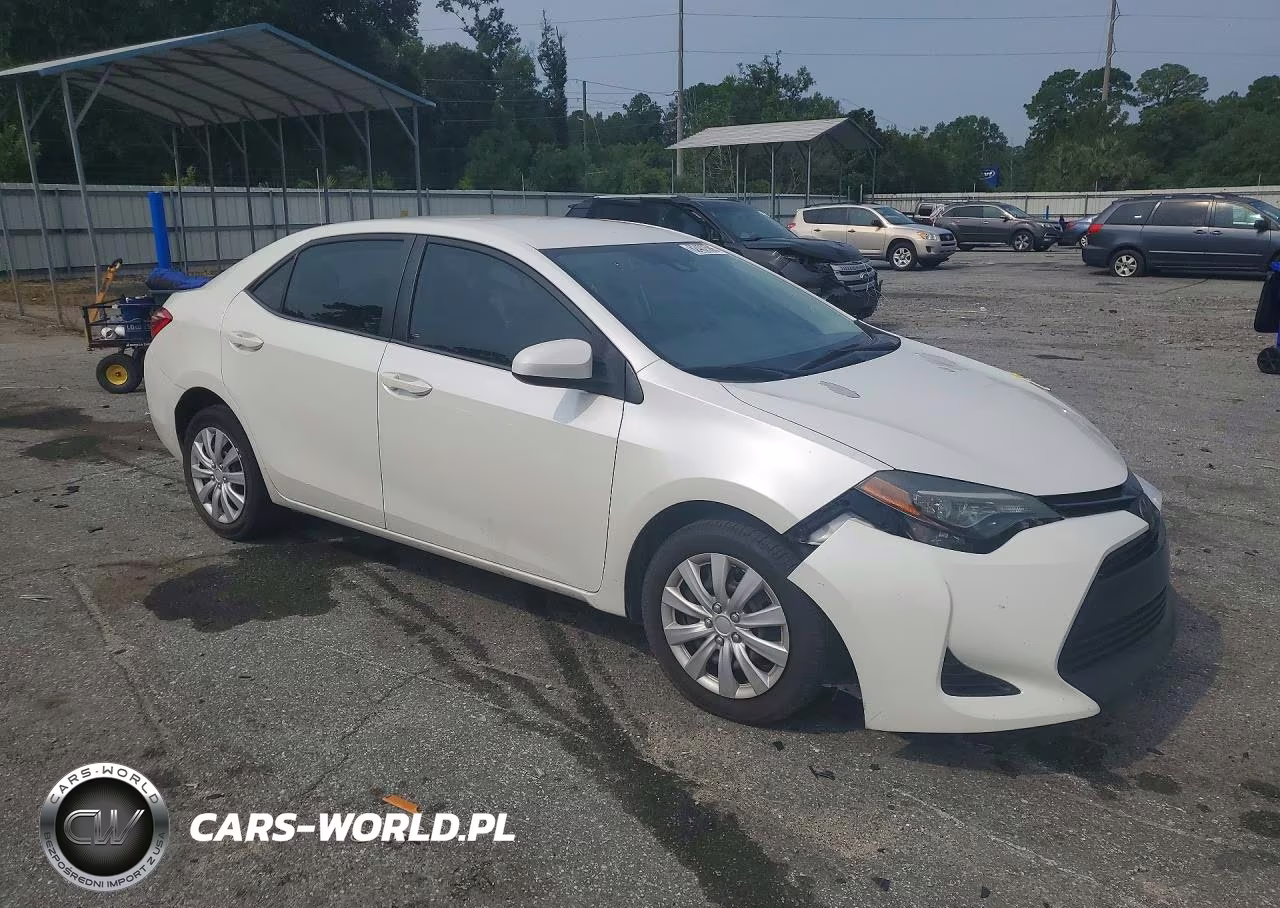 2018 Toyota Corolla Le VIN:5YFBURHE6JP758059 - 4