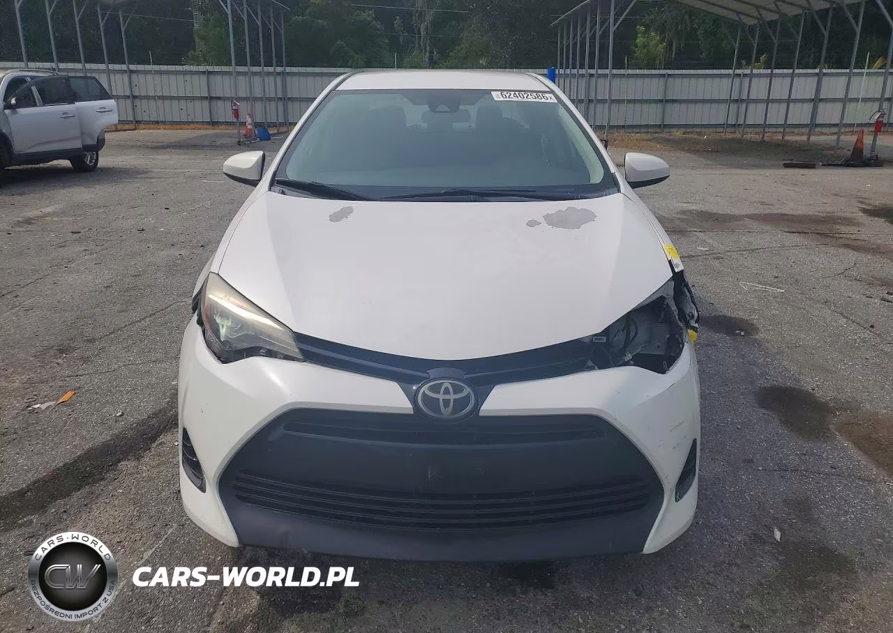 2018 Toyota Corolla Le VIN:5YFBURHE6JP758059 - 5