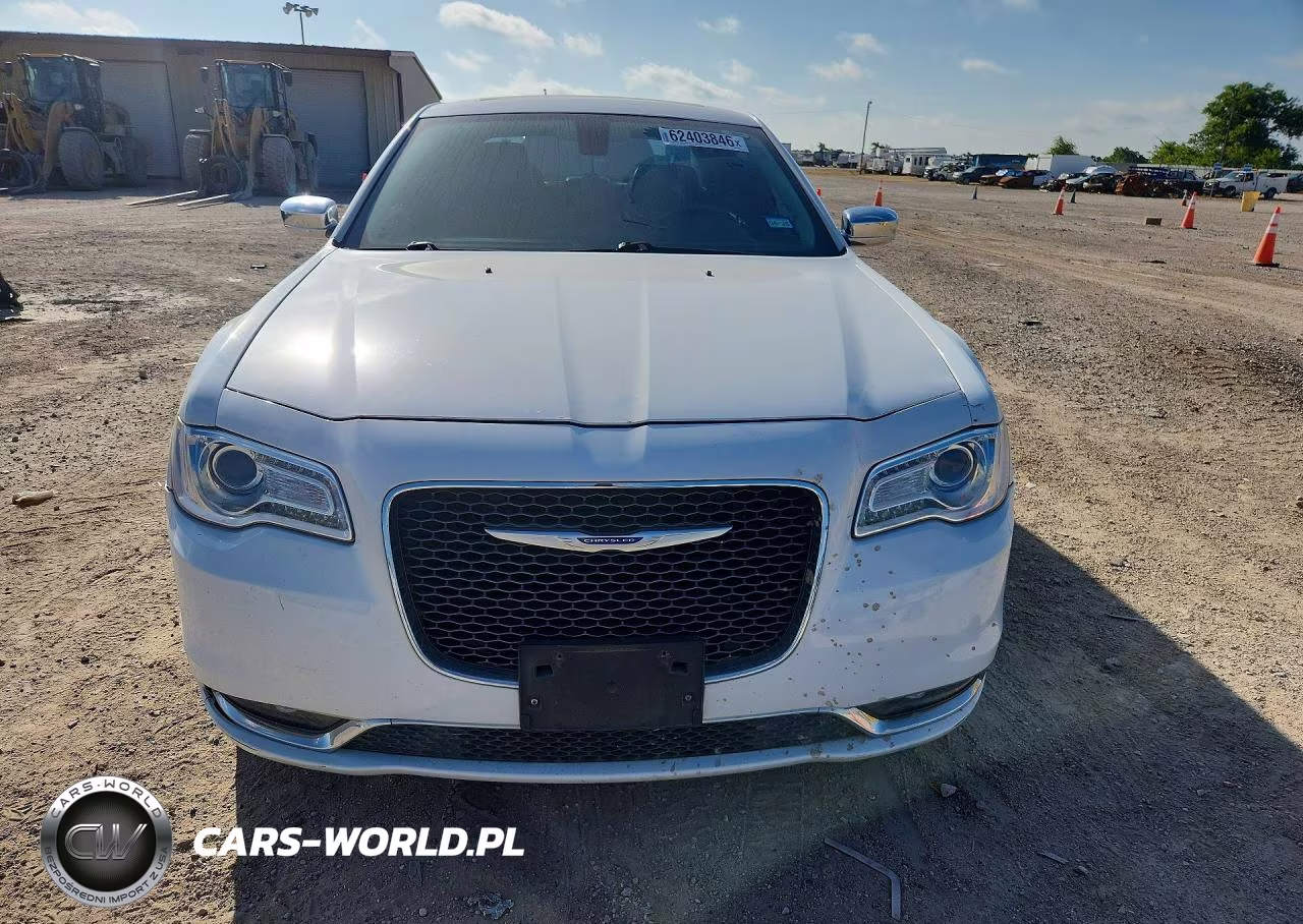 2019 Chrysler 300 VIN:2C3CCAEG4KH585670 - 5