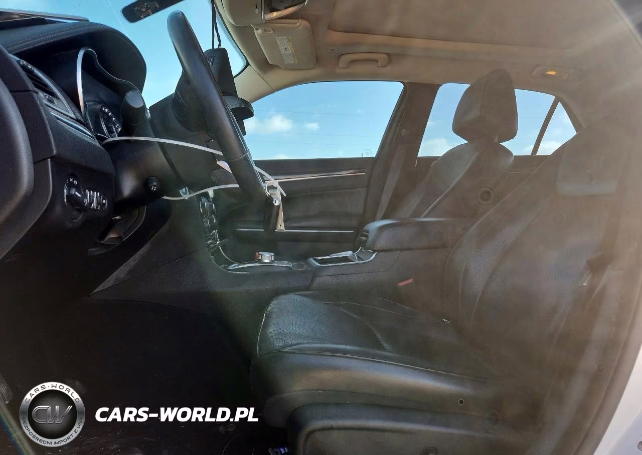 2019 Chrysler 300 VIN:2C3CCAEG4KH585670 - 7