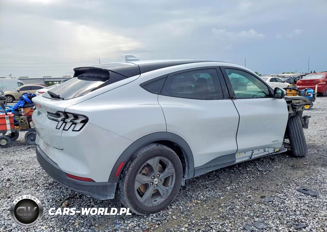 2021 Ford Mustang Mach-E Select VIN:3FMTK1RM3MMA44107 - 3