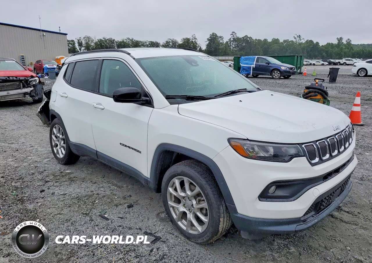 2022 Jeep Compass Latitude Lux VIN:3C4NJDFB4NT219069 - 4