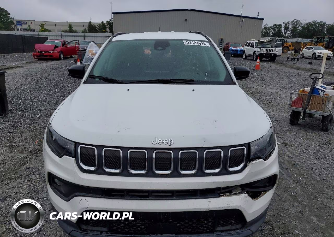 2022 Jeep Compass Latitude Lux VIN:3C4NJDFB4NT219069 - 5