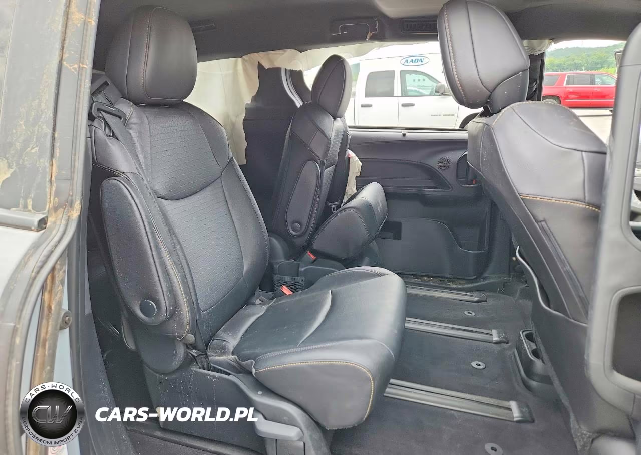 2024 Toyota Sienna Woodland Edition VIN:5TDCSKFC8RS143941 - 11