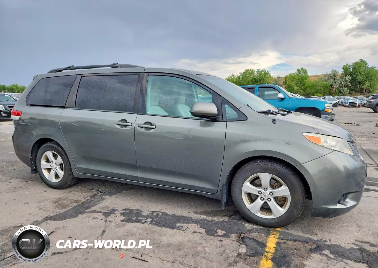 2012 Toyota Sienna Le VIN:5TDKK3DC8CS208976 - 4