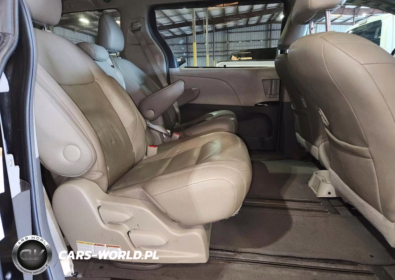 2017 Toyota Sienna Xle 8-Passenger VIN:5TDYZ3DC4HS796601 - 11