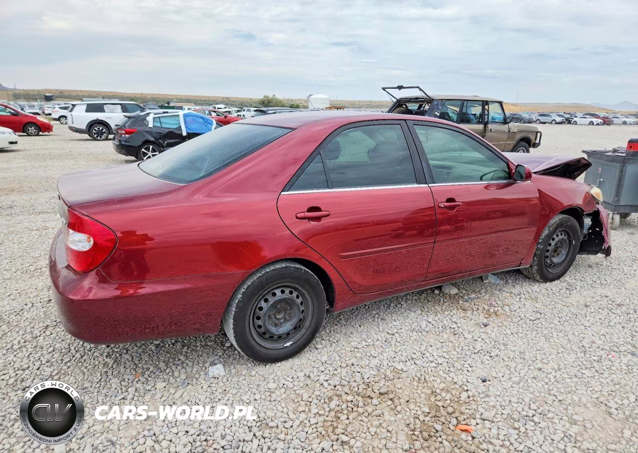 2002 Toyota Camry Le VIN:JTDBE32K020039264 - 3
