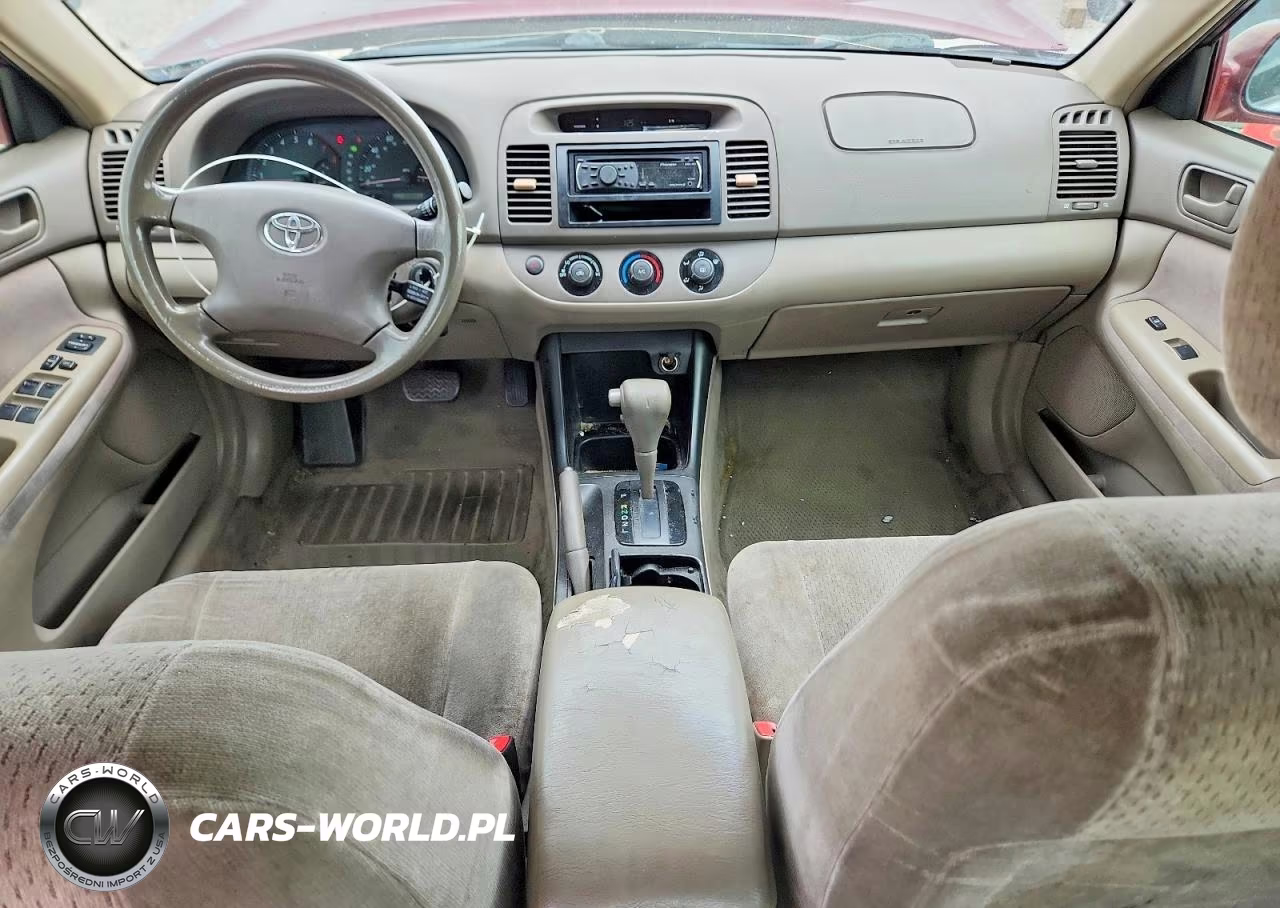 2002 Toyota Camry Le VIN:JTDBE32K020039264 - 8