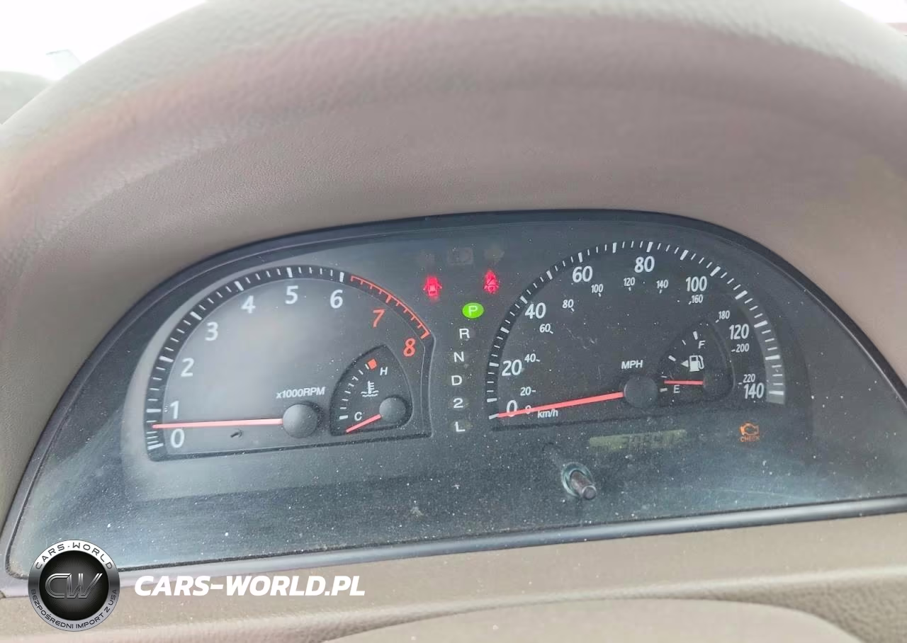 2002 Toyota Camry Le VIN:JTDBE32K020039264 - 9