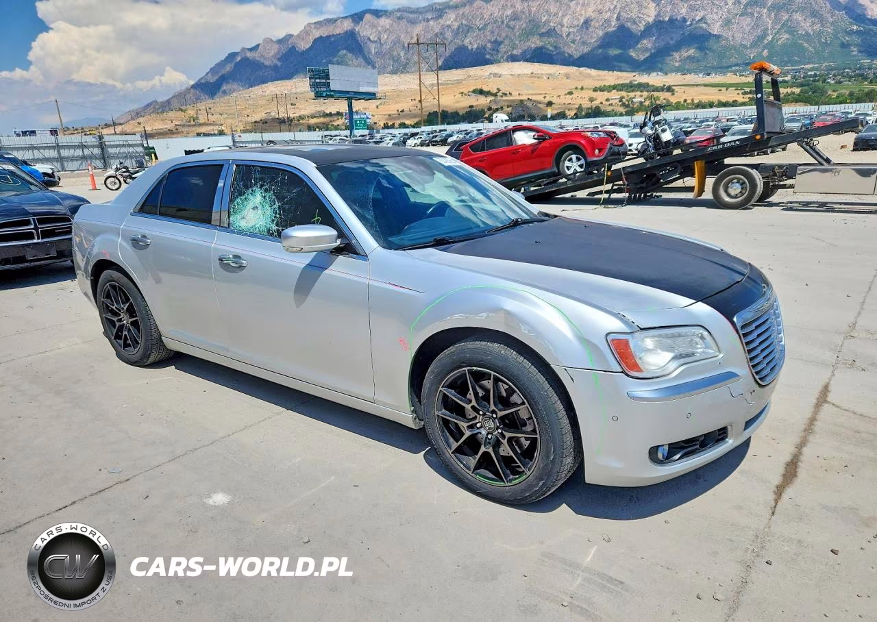 2012 Chrysler 300C Luxury VIN:2C3CCAST2CH231861 - 4