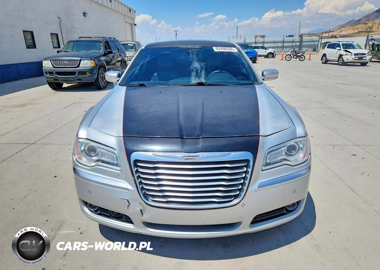 2012 Chrysler 300C Luxury VIN:2C3CCAST2CH231861 - 5