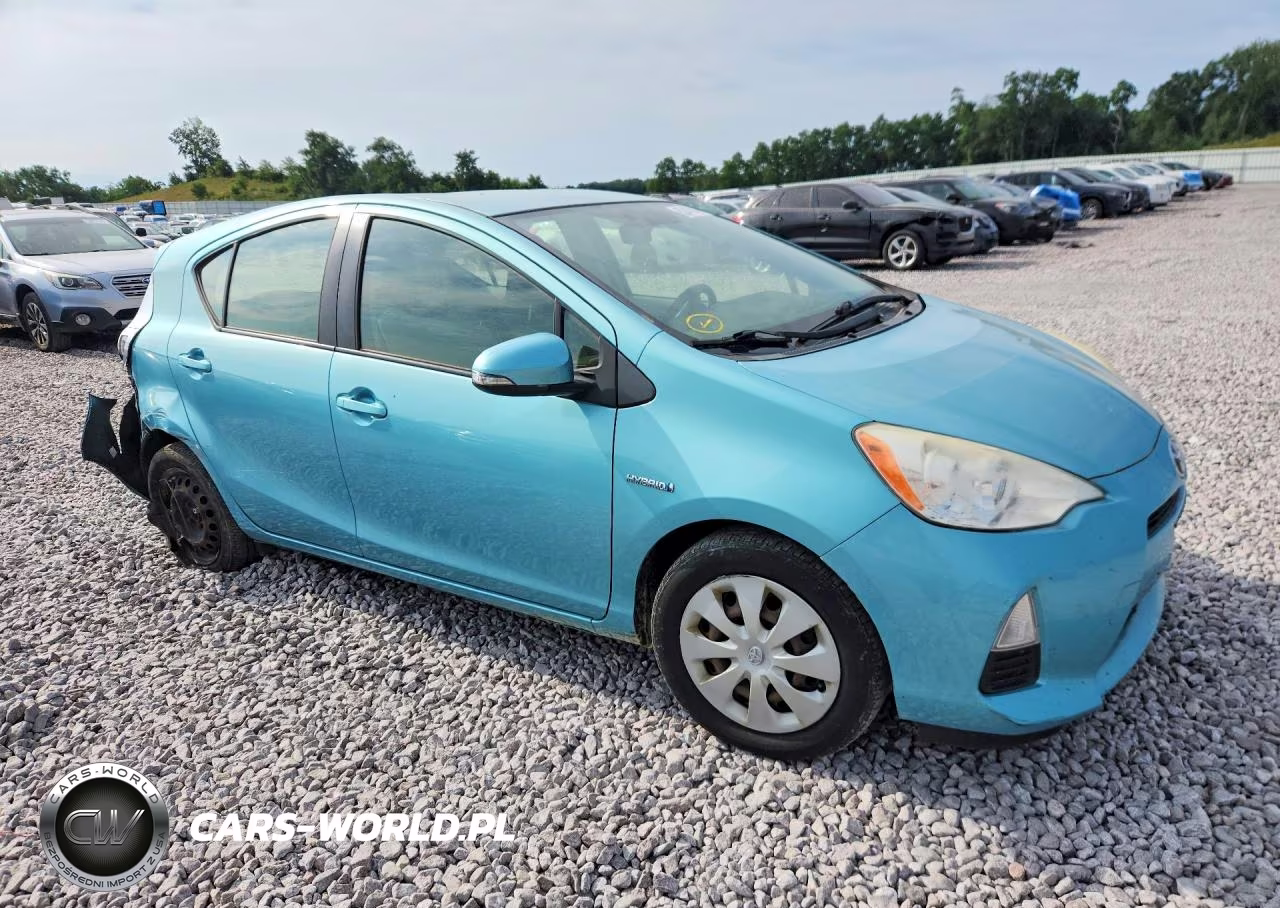 2013 Toyota Prius C One VIN:JTDKDTB35D1052150 - 4