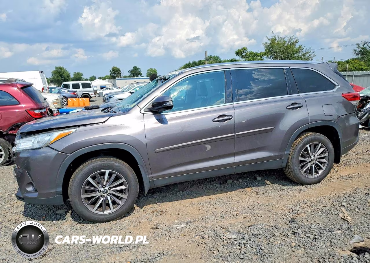 2019 Toyota Highlander Xle VIN:5TDJZRFH3KS574636 - 1