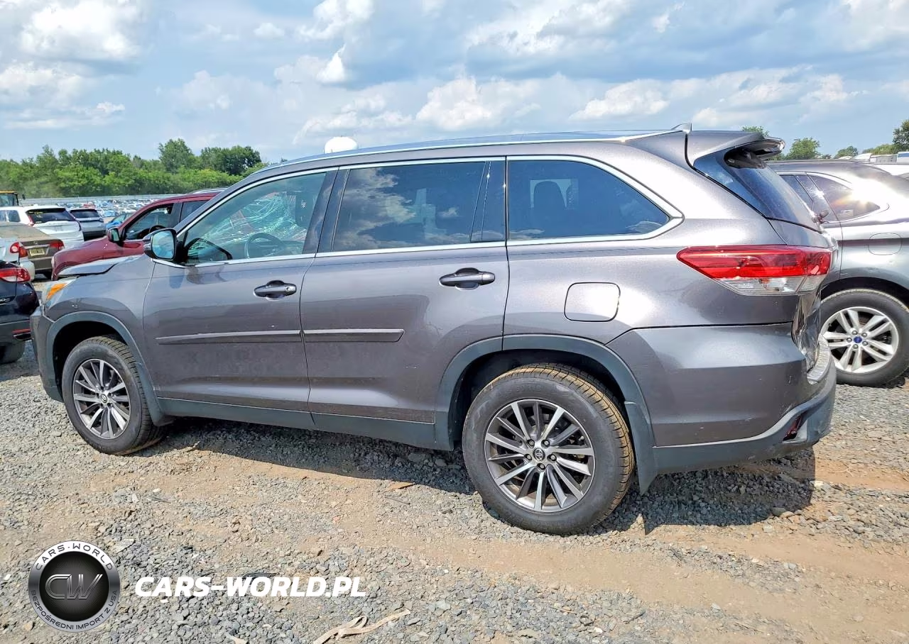 2019 Toyota Highlander Xle VIN:5TDJZRFH3KS574636 - 2