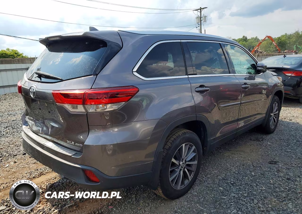 2019 Toyota Highlander Xle VIN:5TDJZRFH3KS574636 - 3