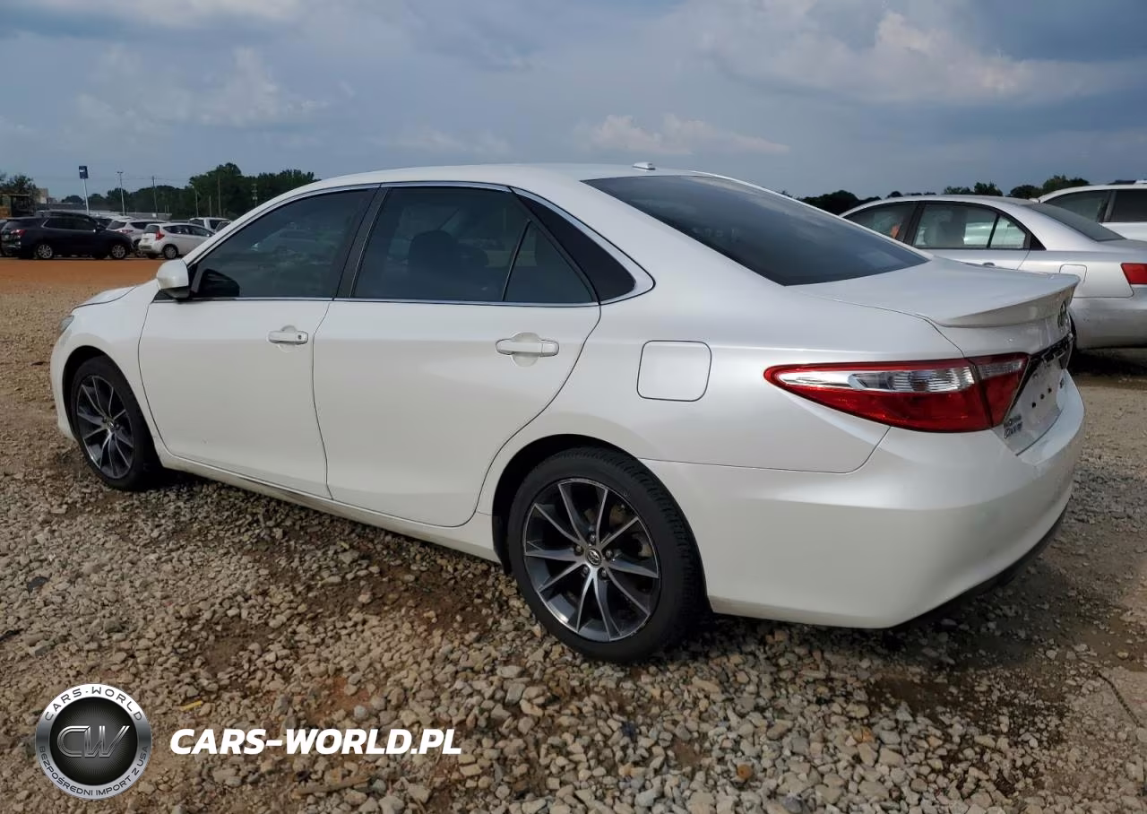 2015 Toyota Camry Le VIN:4T1BF1FK2FU945826 - 2