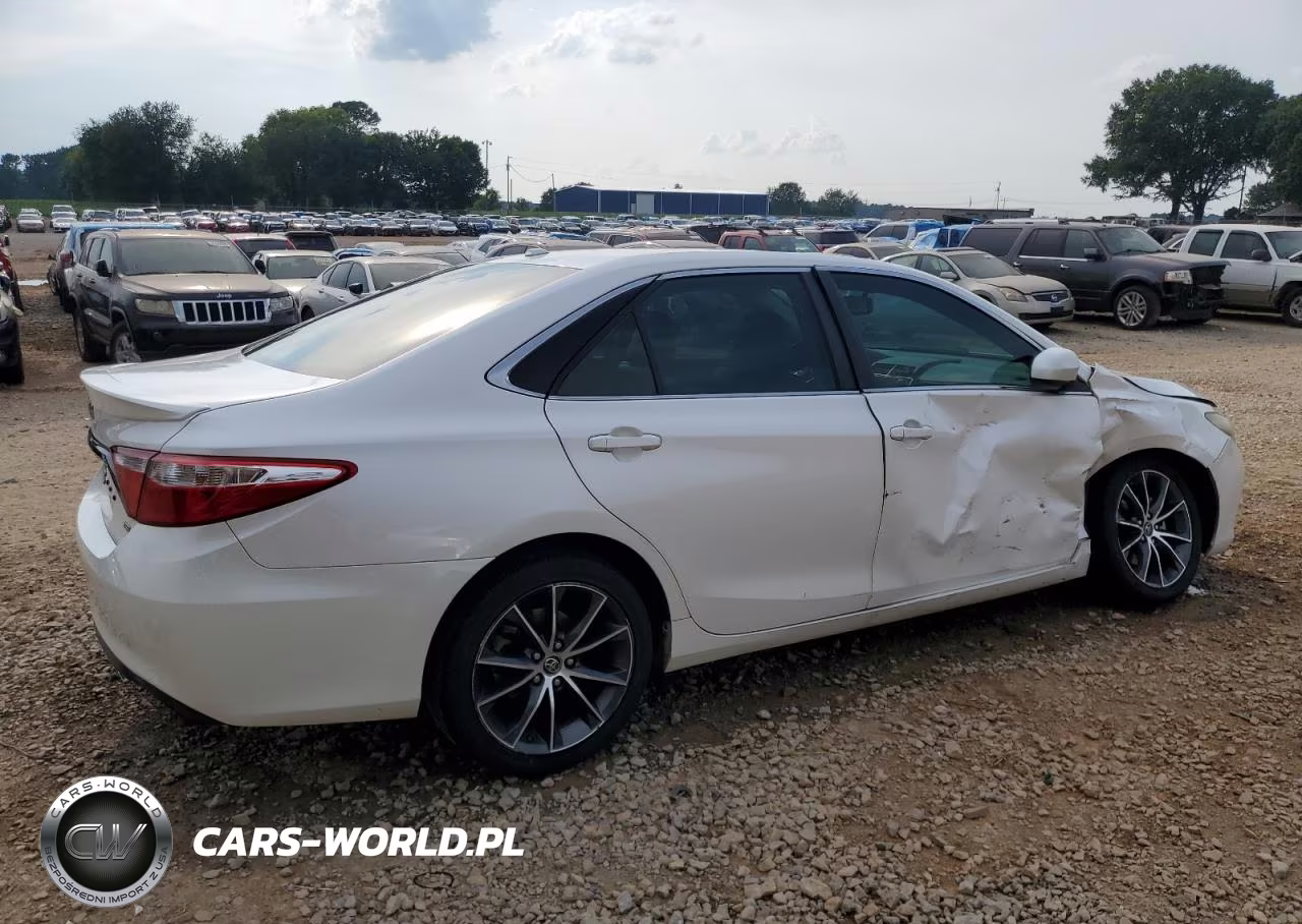2015 Toyota Camry Le VIN:4T1BF1FK2FU945826 - 3