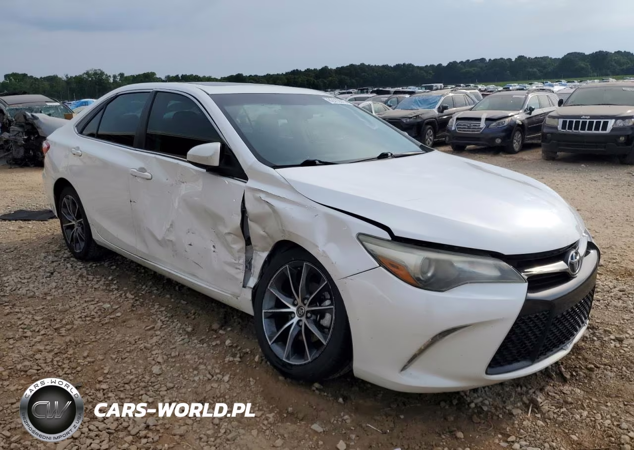2015 Toyota Camry Le VIN:4T1BF1FK2FU945826 - 4