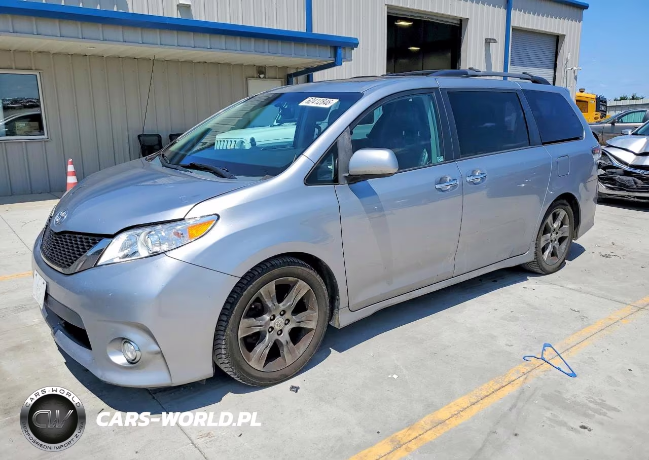 2013 Toyota Sienna Sport – zdjęcie 1 z 13