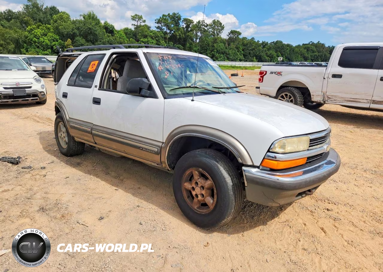 1999 Chevrolet Blazer VIN:1GNDT13W4X2136944 - 4