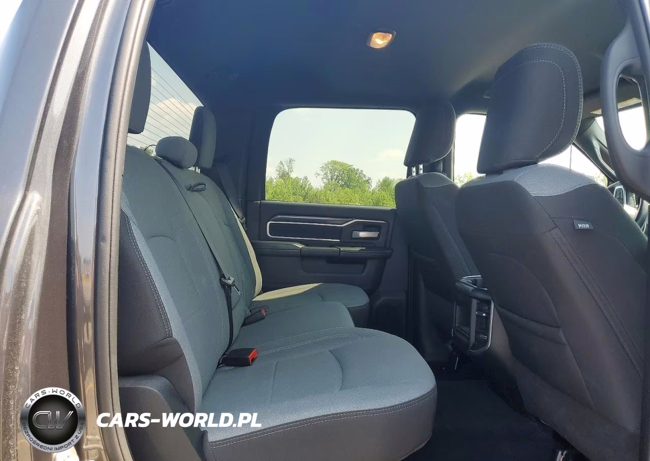 2024 Ram 2500 Big Horn VIN:3C6UR5DJ1RG142638 - 10