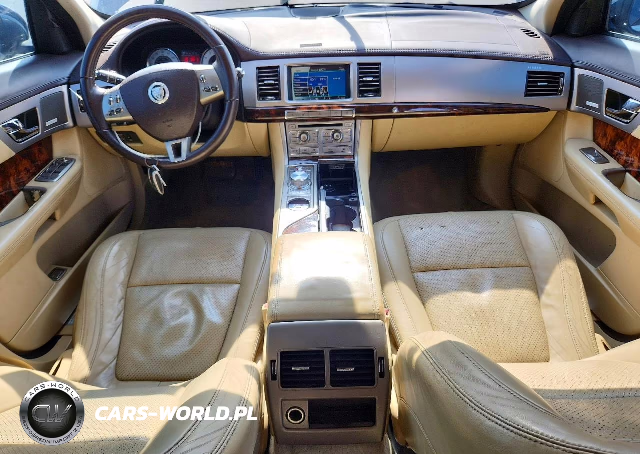 2011 Jaguar Xf Premium VIN:SAJWA0GB6BLR90069 - 8