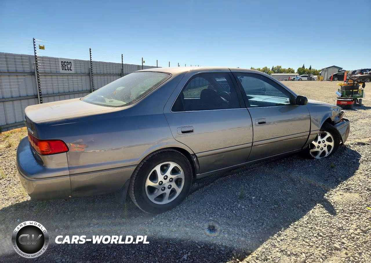 2000 Toyota Camry Le V6 VIN:4T1BF22K6YU112044 - 3