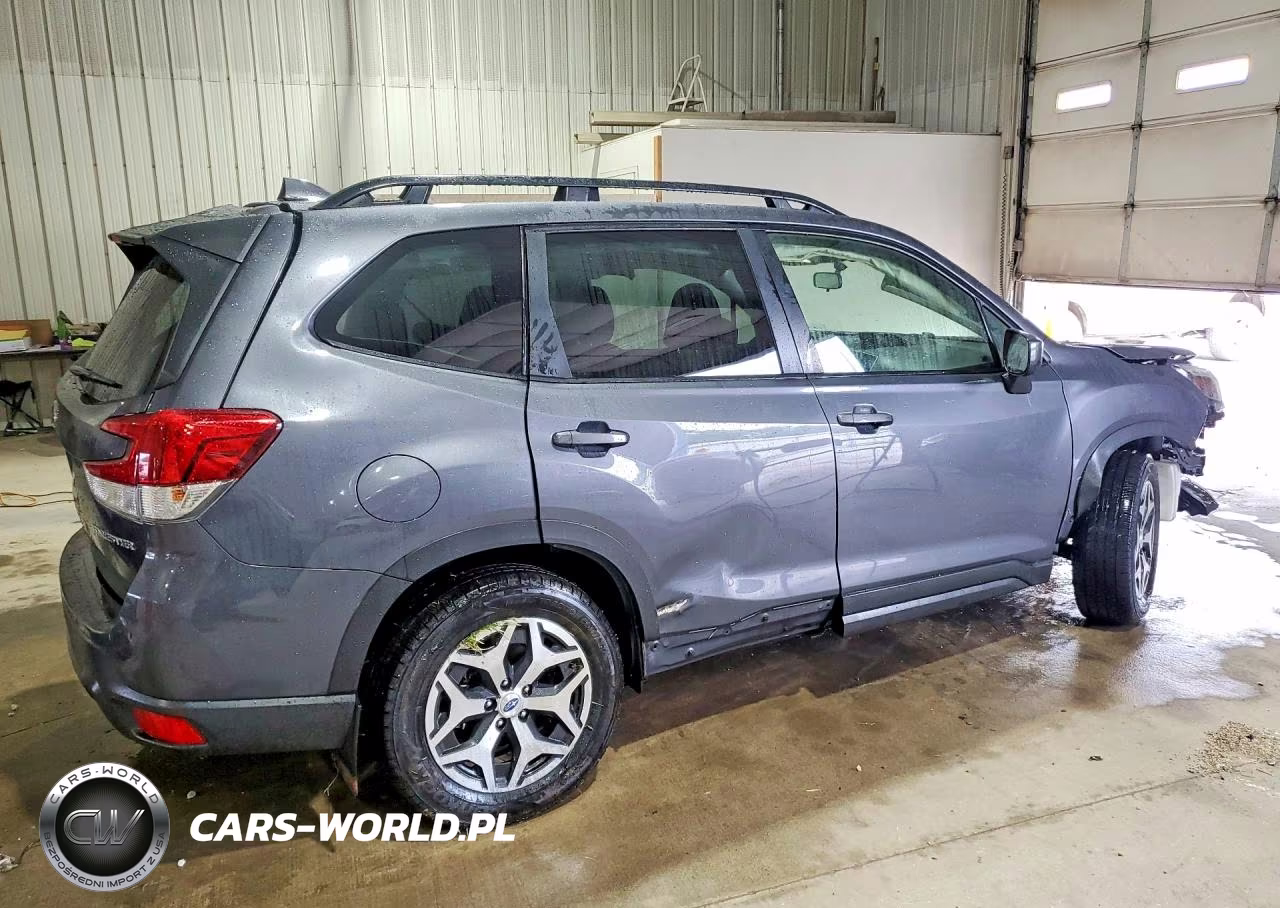 2022 Subaru Forester Premium VIN:JF2SKADCXNH507706 - 3