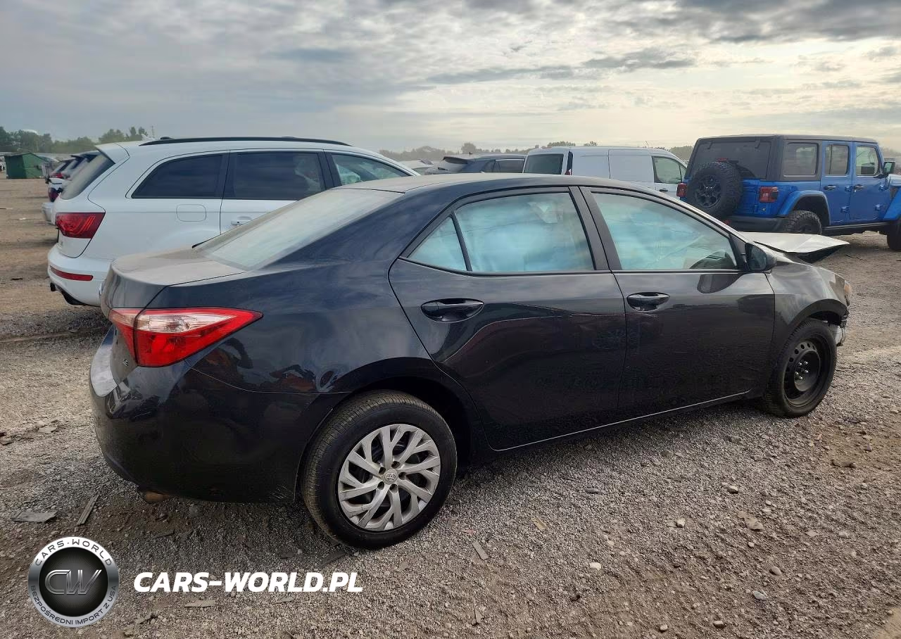 2017 Toyota Corolla Le VIN:2T1BURHE2HC848836 - 3
