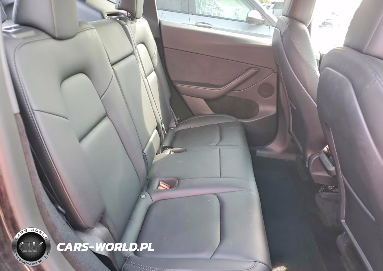 2023 Tesla Model Y VIN:7SAYGDEE3PF663300 - 11
