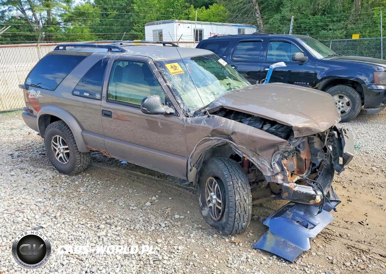 1998 Chevrolet Blazer VIN:1GNCT18W4WK215338 - 4