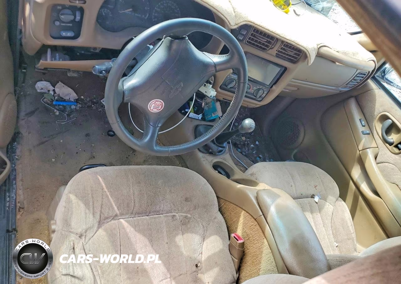 1998 Chevrolet Blazer VIN:1GNCT18W4WK215338 - 8